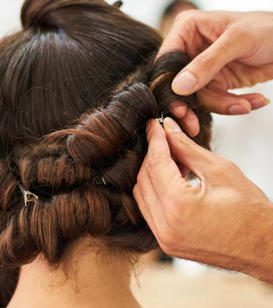 Femme coiffée à l'école de coiffure Provélite