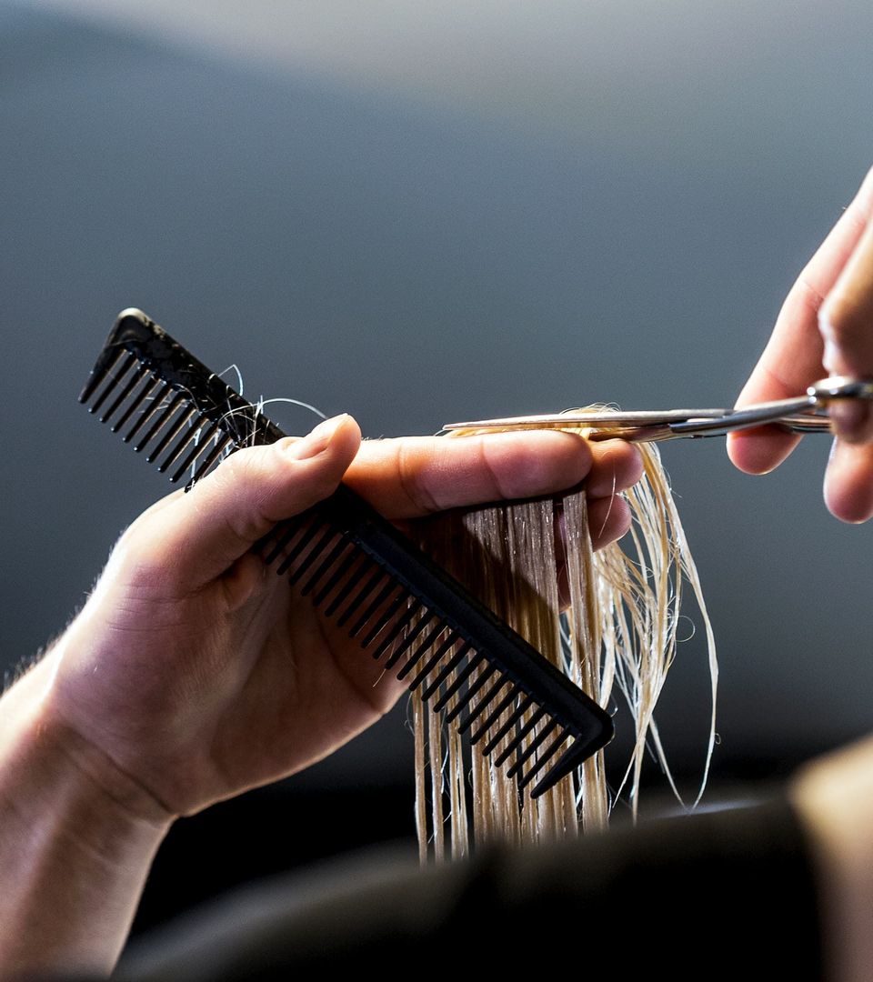 Femme coiffée à l'école de coiffure Provélite